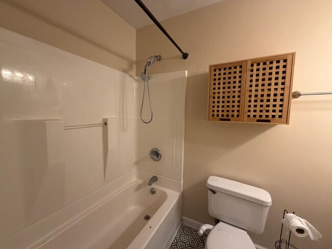Building Photo - 120 Forrest Dr