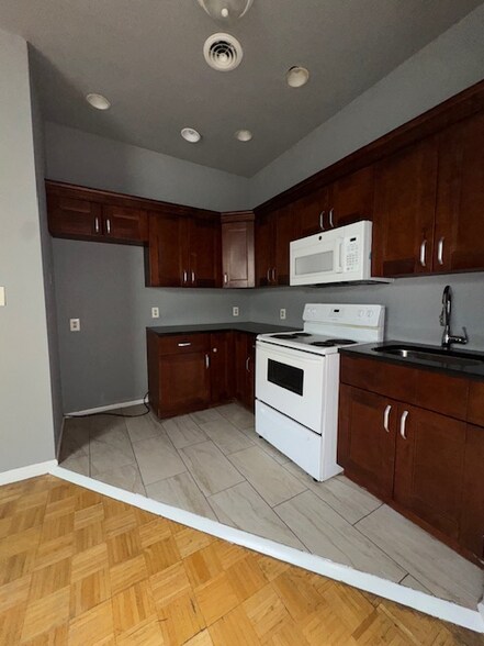 Building Photo - 4254 Parkside Ave