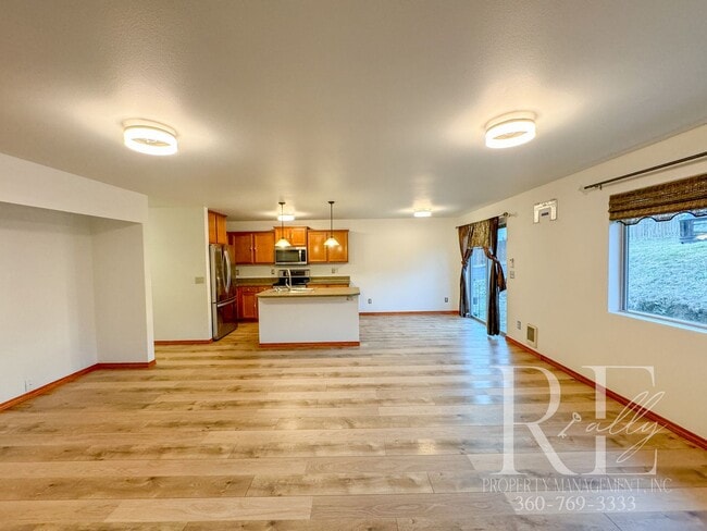 Building Photo - Single Story, Tranquil Gardens, 3-Car Garage!