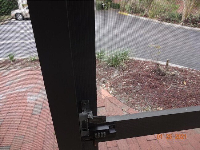 Building Photo - 1144 Delaney Ave