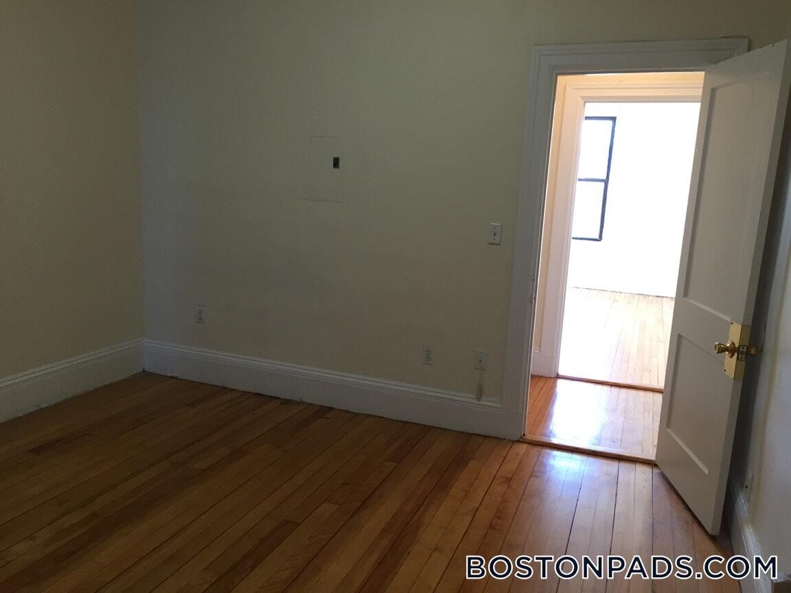 Building Photo - 441 Cambridge St