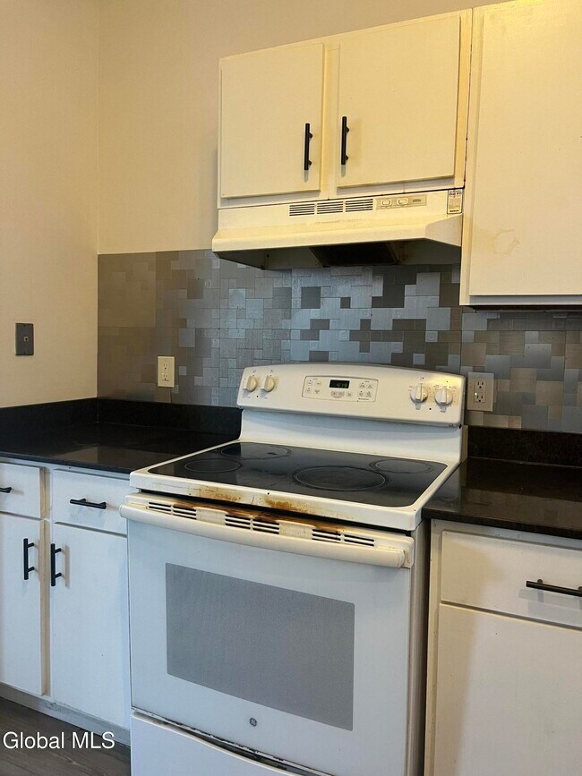 Building Photo - 9 St Joseph's Terrace