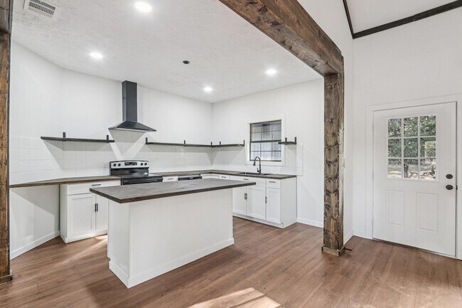 Building Photo - 385 Alta Vista Dr