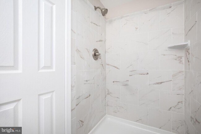 Building Photo - 8000 Rivermont Ct