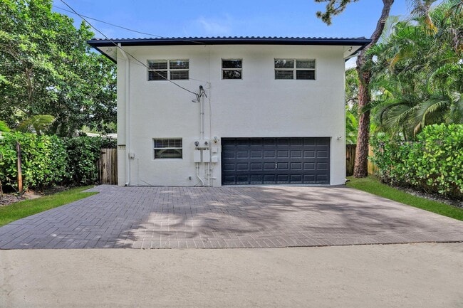 Building Photo - 833 SW 17th St