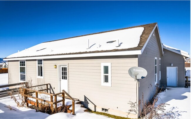 Building Photo - 911 Rachel Rd