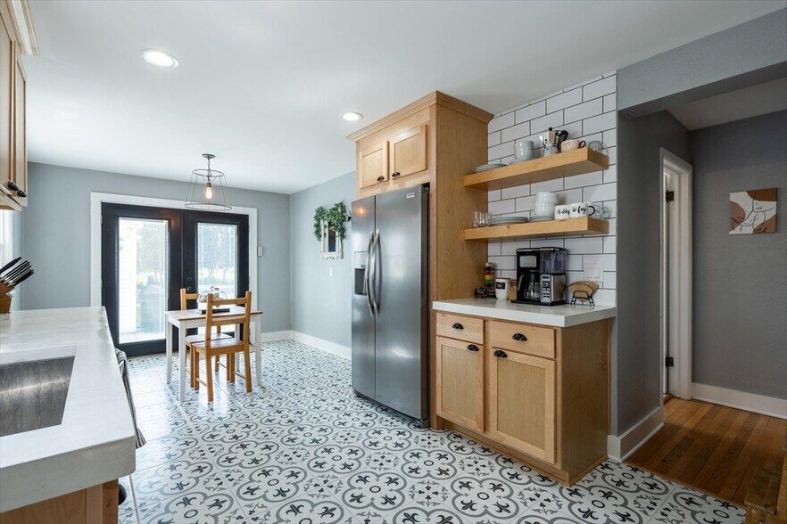 Building Photo - 145 N 72nd St