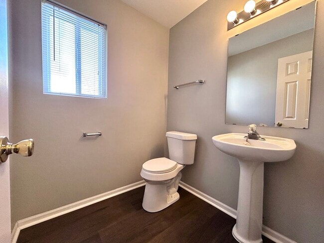 Building Photo - 3 Bedroom Home in Forest Hills Schools!