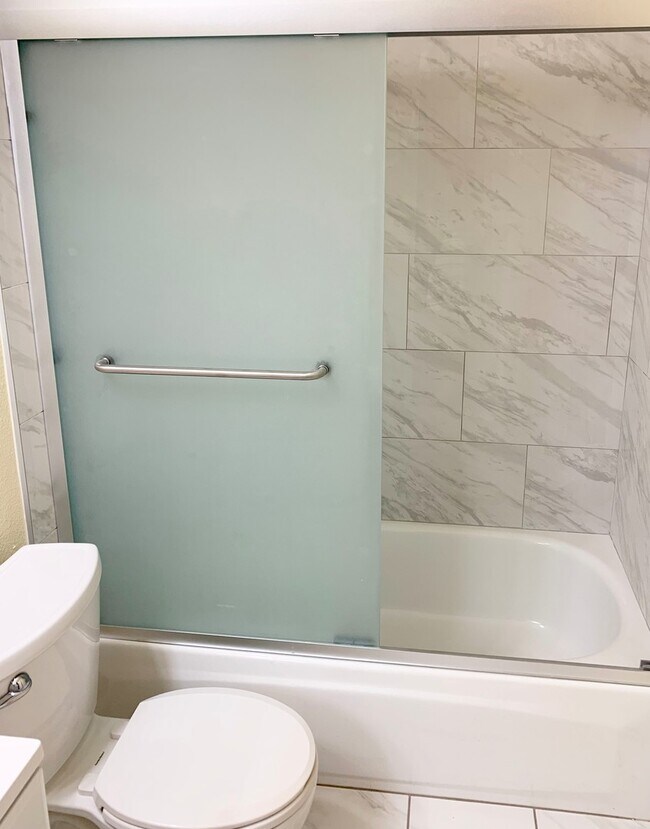 Building Photo - SUNNYVALE - Beautifully remodeled condomin...