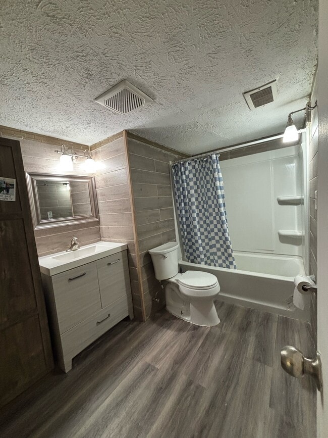 Building Photo - 120 S 38th Ave