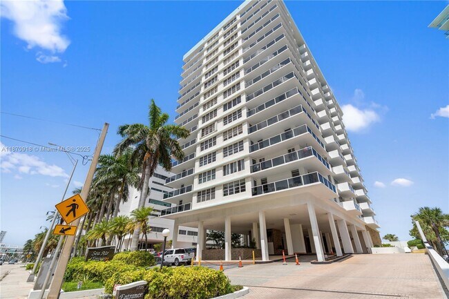Building Photo - 3725 S Ocean Dr