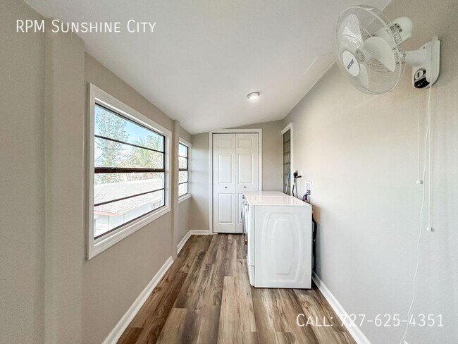 Building Photo - 13535 Boca Ciega Ave