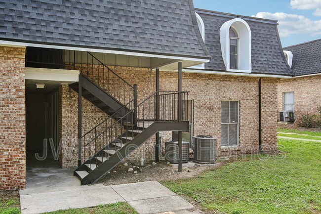 Building Photo - 7201 Arlington Expy
