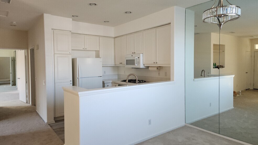 Building Photo - 10786 Sabre Hill Dr