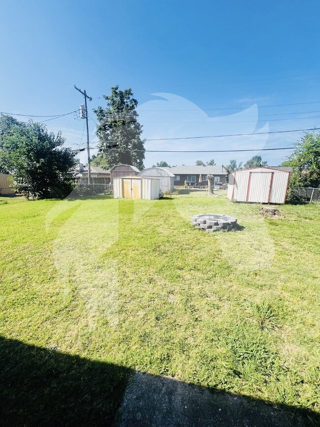 Building Photo - 840 N Windermere Dr