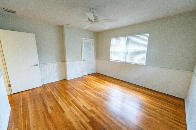 Building Photo - 1234 Belmont Terrace