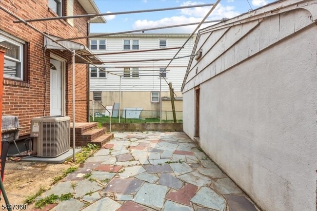 Building Photo - 1212 Burnet Ave