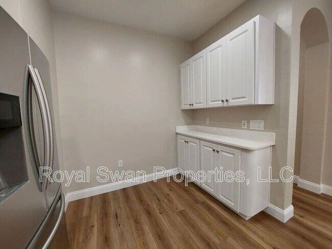 Building Photo - 611 Grasslands Village Cir