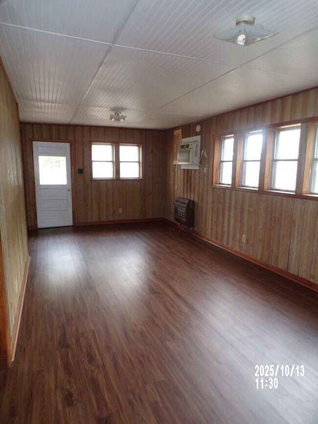 Building Photo - Very nice two-bedroom home located in the Walters area! One Dog under 20 lbs with owner approval!