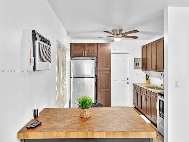 Building Photo - 1313 NE 11th St