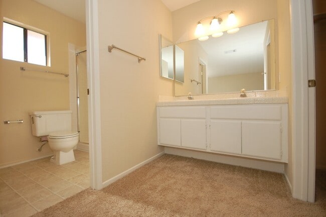 Building Photo - Beautiful 4BR/2.5BA Condo in Tanglewood!!!