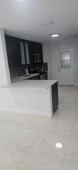 Building Photo - 9748 Little River Dr