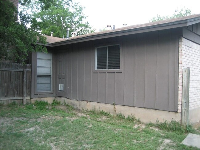 Building Photo - 9410 Quail Meadow Dr