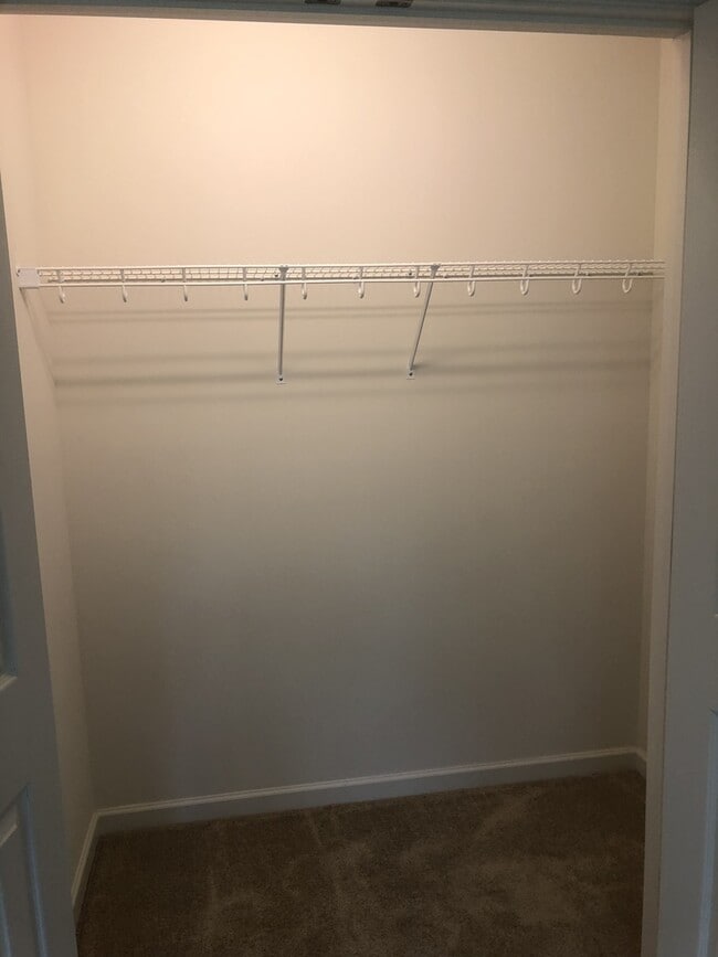 Building Photo - Two Master Suite Apartment Townhouse