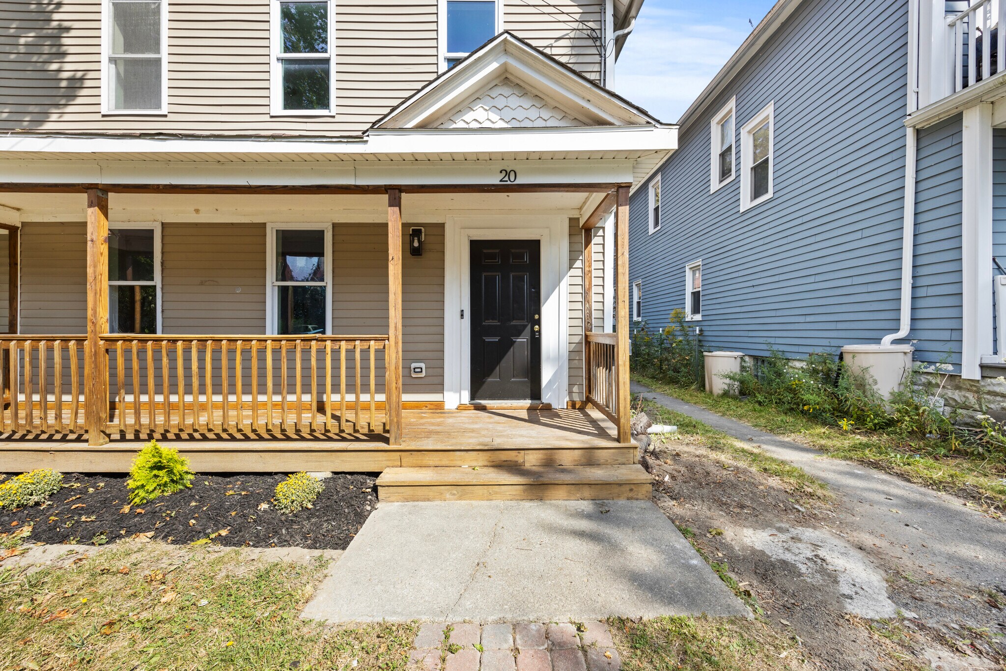 Building Photo - 16 School St