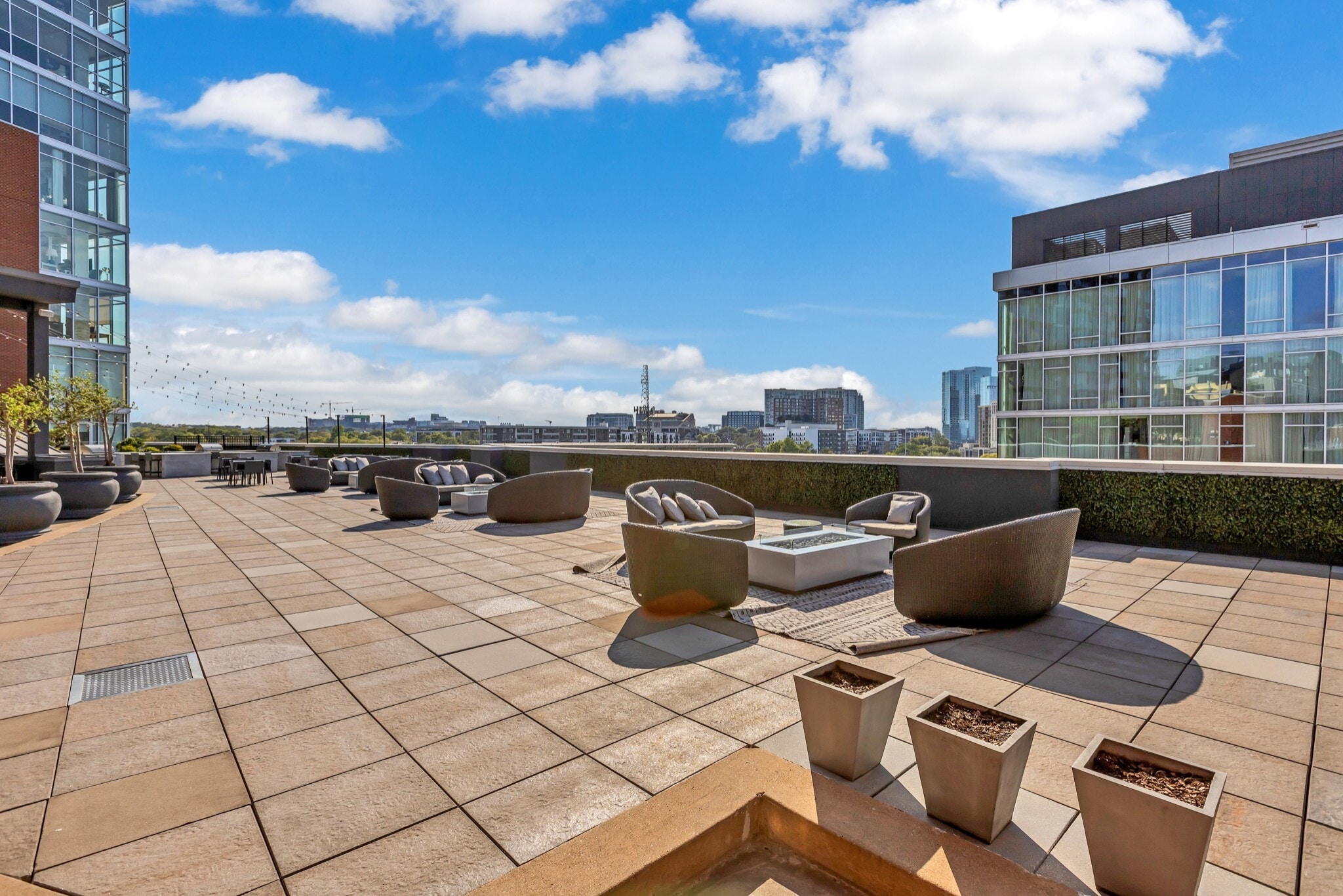 Building Photo - 600 12th Ave S