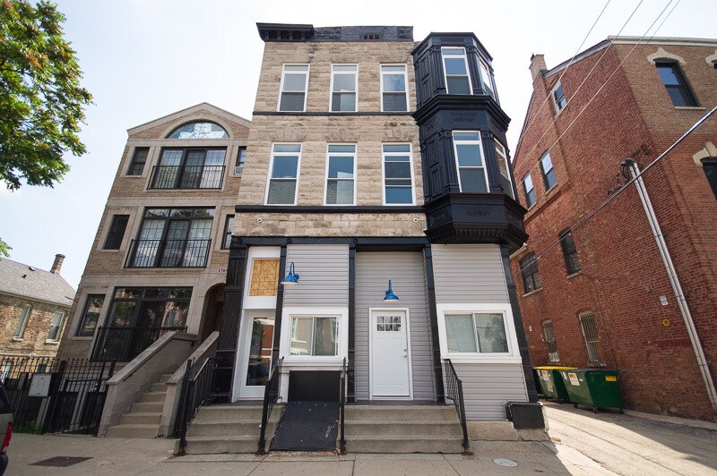 Primary Photo - 1708 S Carpenter St