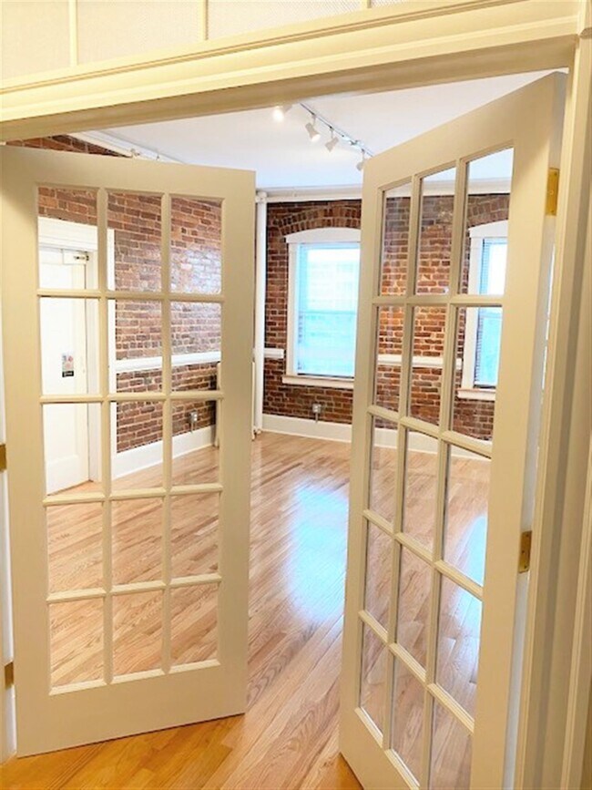 Building Photo - 880 Massachusetts Ave