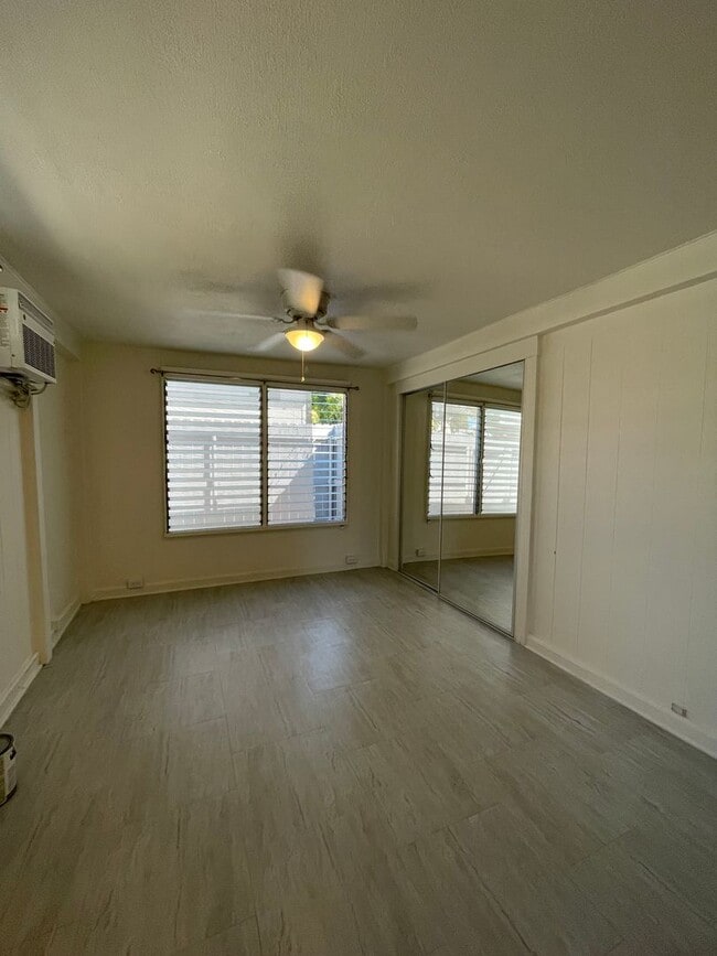 Building Photo - T1182ach