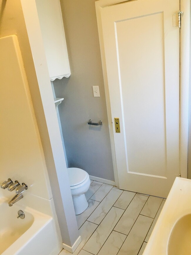 Building Photo - 1122 Channing Ave