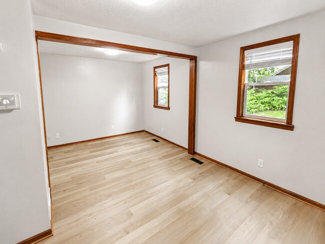 Building Photo - 303 Barder Ave