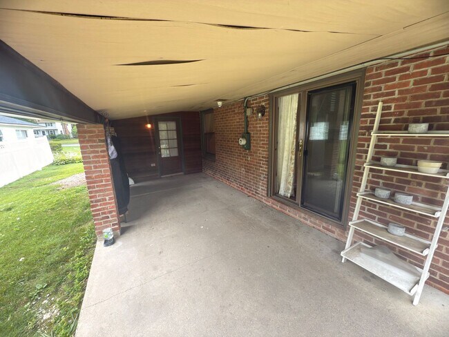 Building Photo - Charming 3-Bedroom Home + Bonus Room in Prime Niskayuna Location!