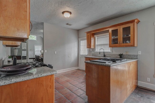 Building Photo - 2410 Cleburne St