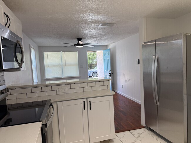 Building Photo - 239 Jenks St