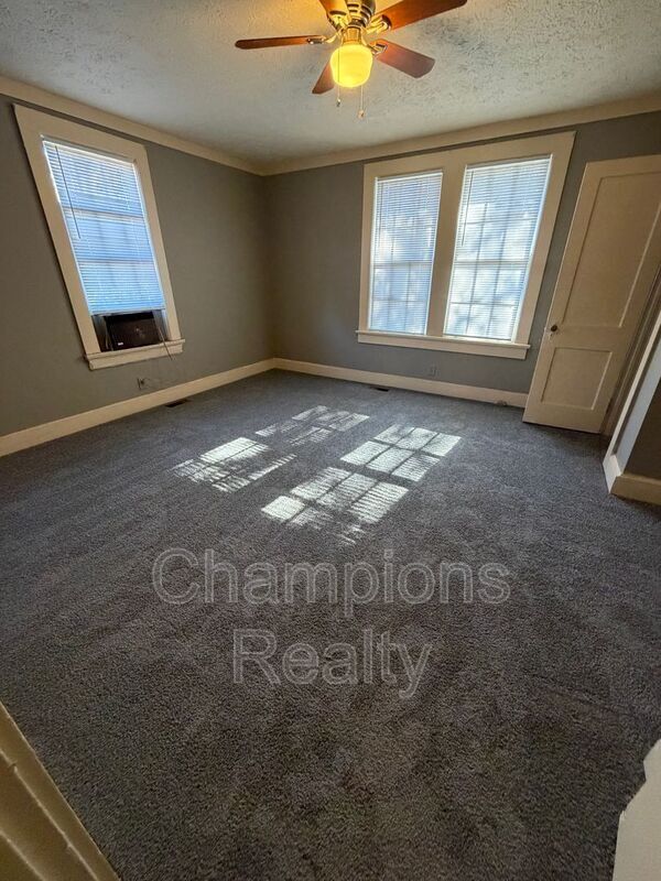 Building Photo - 2802 Pecan St