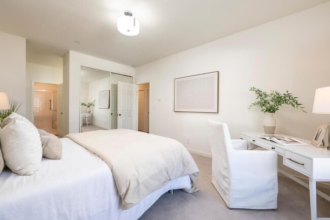 Building Photo - 217 8th Ave