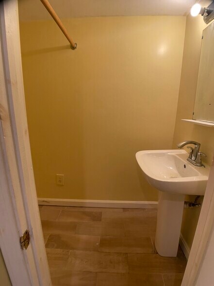 Building Photo - 169 Windsor St