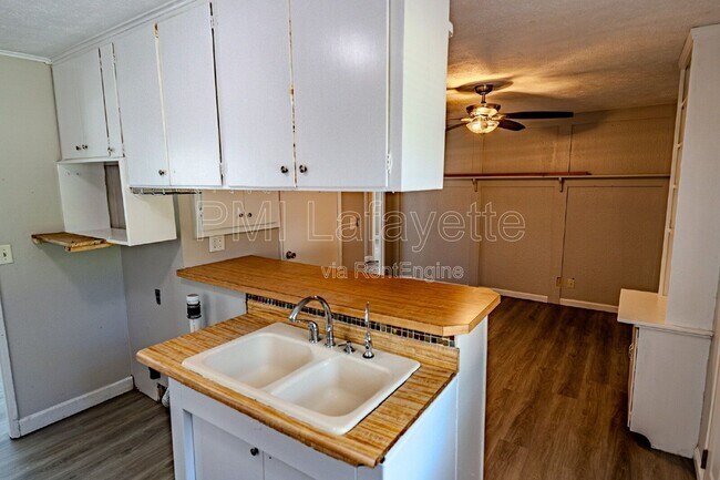 Building Photo - 3302 Longlois Dr
