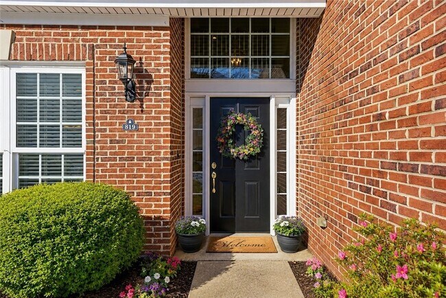 Building Photo - 819 Strasburg Dr