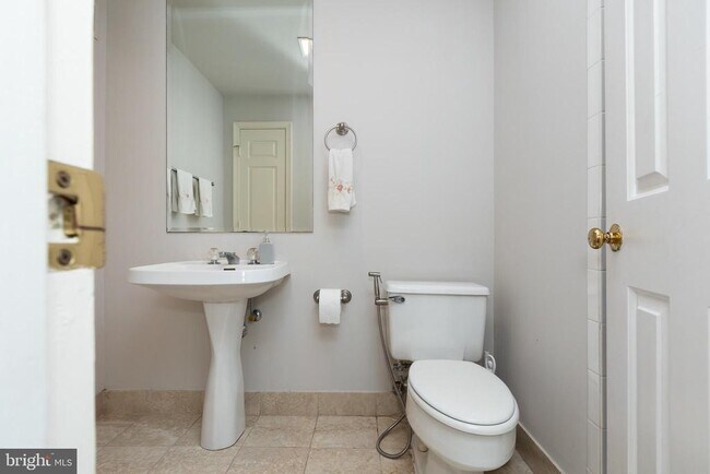 Building Photo - 8809 Saunders Ln