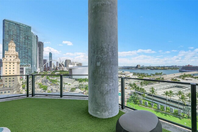 Building Photo - 398 NE 5th St