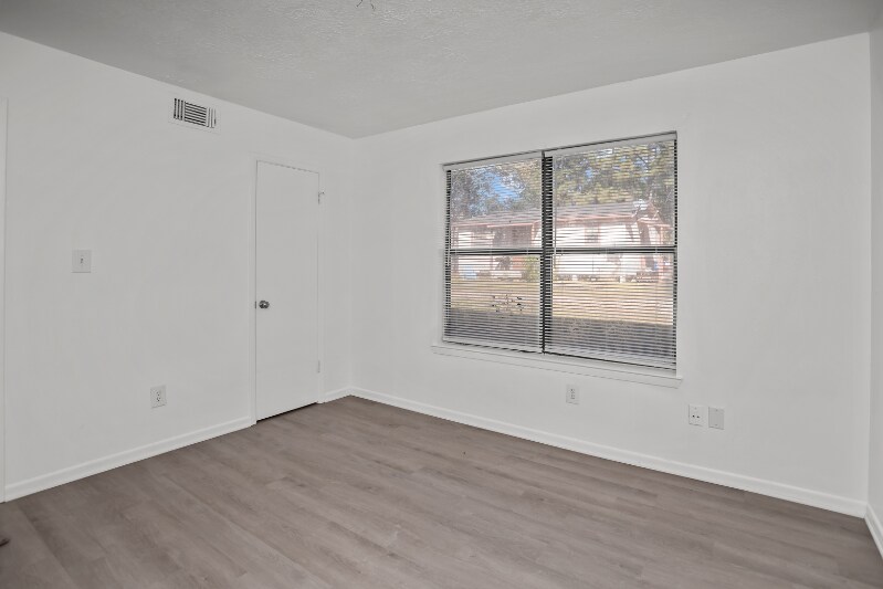 Building Photo - 1410 S Elizabeth Ave