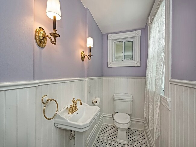 Building Photo - 130 Boroview Ave