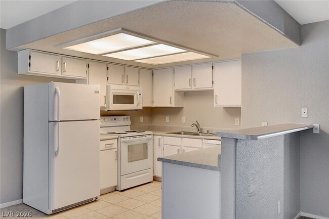 Building Photo - 2216 Benmore St