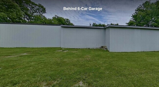 Building Photo - 405 Webb Rd W