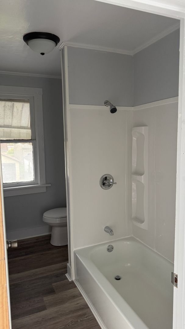 Building Photo - 2 bedroom house available now